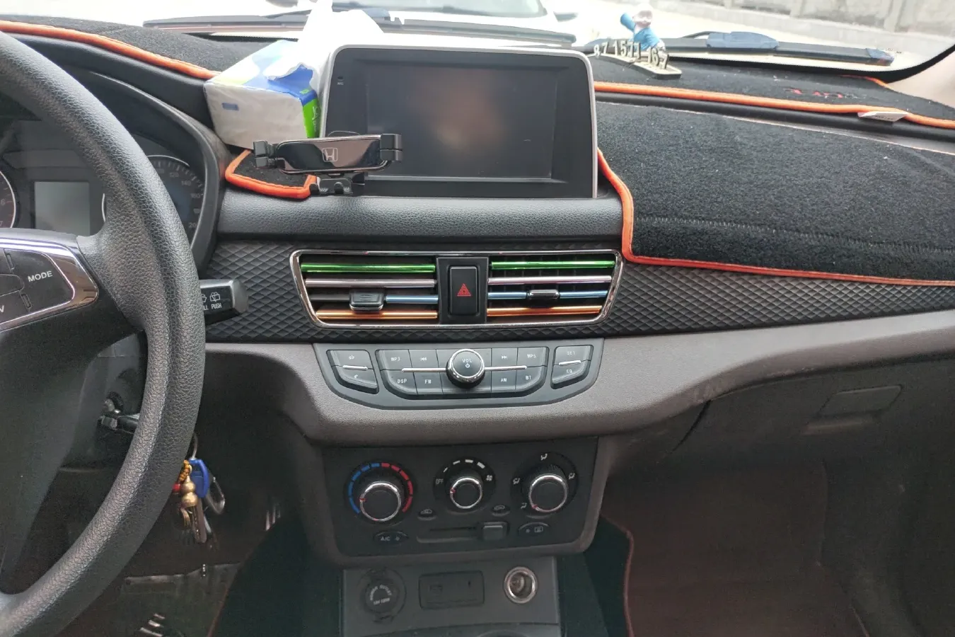 2018 DongFeng Fengon Fengon 330 1.5L 109HP L4 5MT,autocango,china used car exporter,china ev exporter,chinese used car exporter,chinese used ev exporter