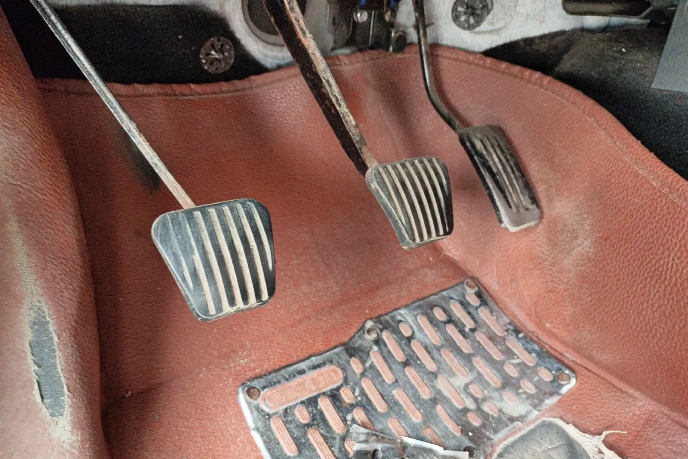 2018 DongFeng Fengon Fengon 330 1.5L 109HP L4 5MT,autocango,china used car exporter,china ev exporter,chinese used car exporter,chinese used ev exporter