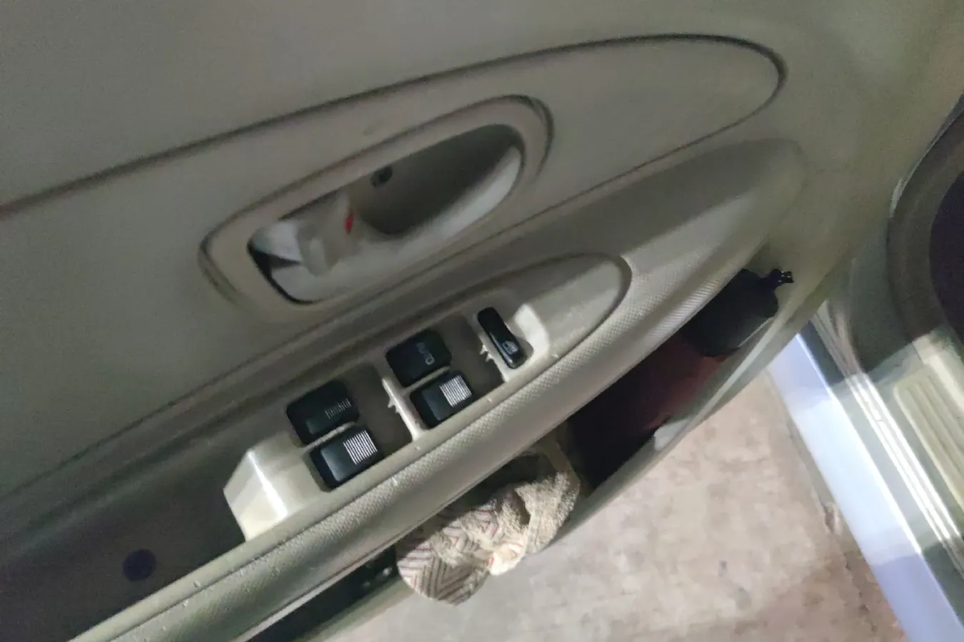 2011 FAW Senia M80 1.3L 91HP L4 5MT,autocango,china used car exporter,china ev exporter,chinese used car exporter,chinese used ev exporter