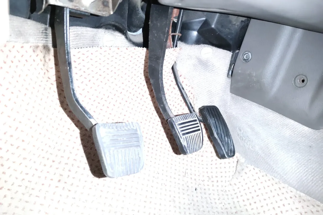 2011 FAW Senia M80 1.3L 91HP L4 5MT,autocango,china used car exporter,china ev exporter,chinese used car exporter,chinese used ev exporter