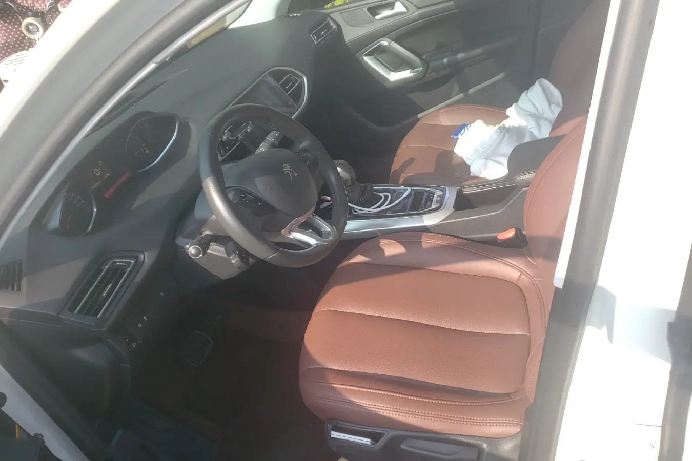 2015 Peugeot 308S 1.6T 167HP L4 6AT,autocango,china used car exporter,china ev exporter,chinese used car exporter,chinese used ev exporter