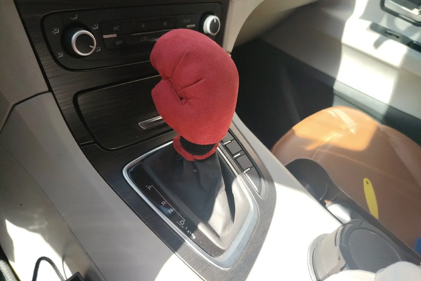 2017 HuaSong 7 2.0T 204HP L4 6AT,autocango,china used car exporter,china ev exporter,chinese used car exporter,chinese used ev exporter