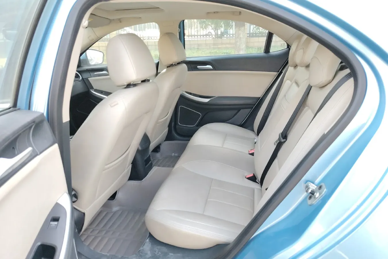 2016 Roewe e550 1.5L 109HP L4 2AT PHEV 12KWH,autocango,china used car exporter,china ev exporter,chinese used car exporter,chinese used ev exporter