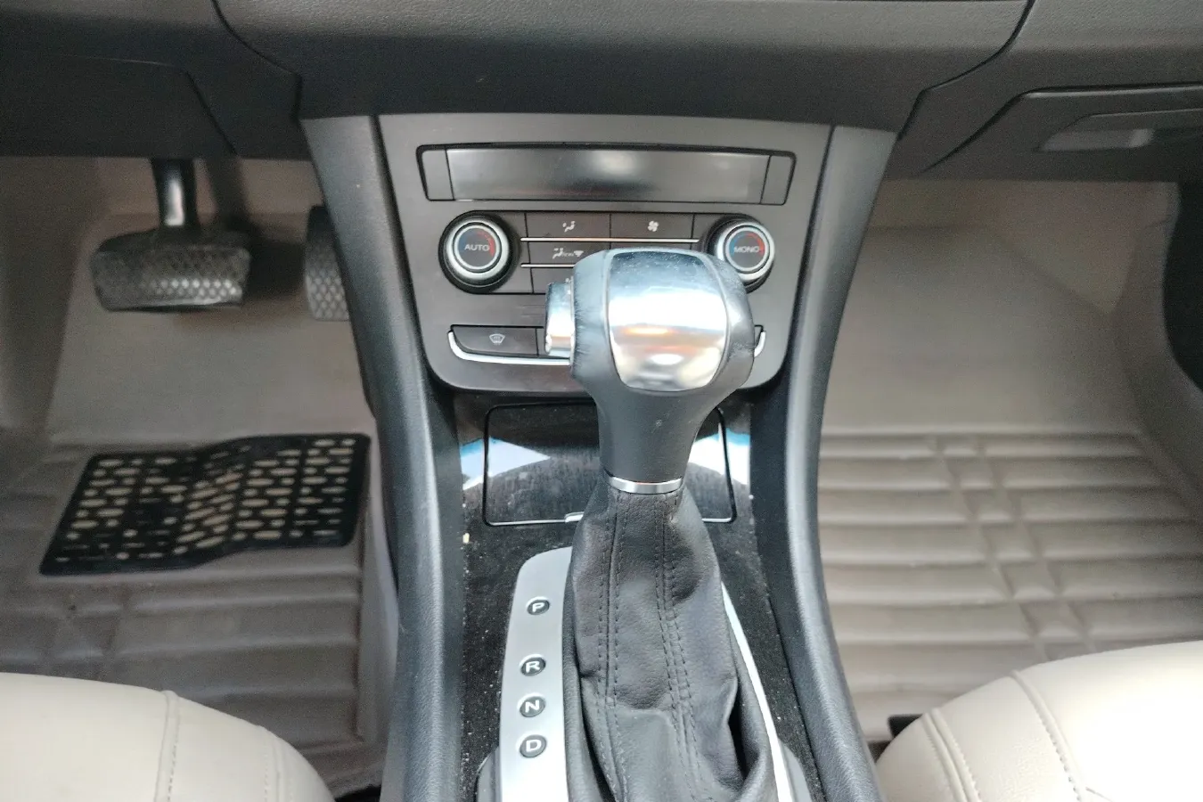 2016 Roewe e550 1.5L 109HP L4 2AT PHEV 12KWH,autocango,china used car exporter,china ev exporter,chinese used car exporter,chinese used ev exporter