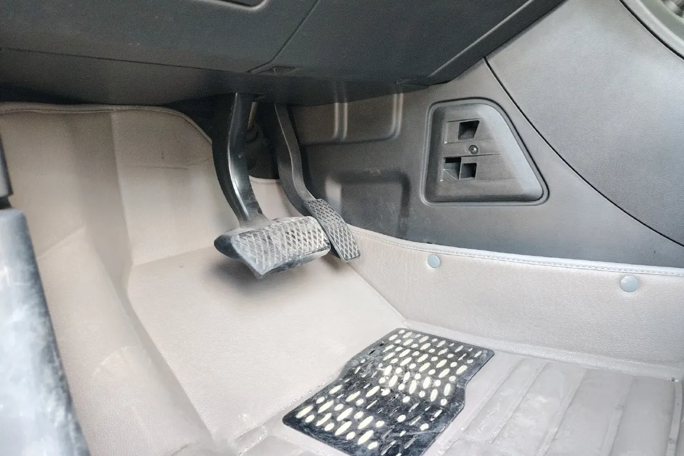 2016 Roewe e550 1.5L 109HP L4 2AT PHEV 12KWH,autocango,china used car exporter,china ev exporter,chinese used car exporter,chinese used ev exporter