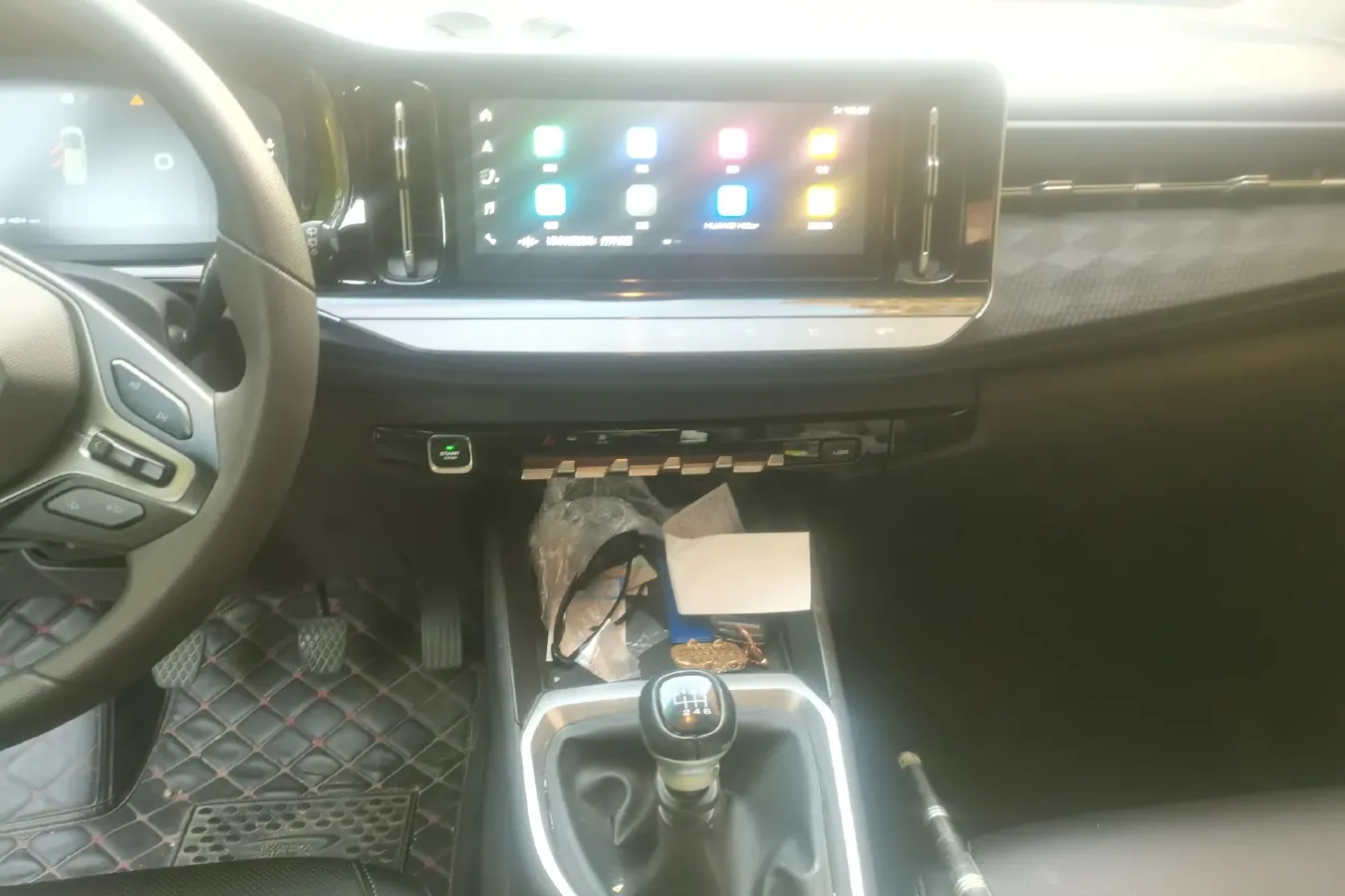 2019 BaoJun RM-5 1.5L 99HP L4 6MT,autocango,china used car exporter,china ev exporter,chinese used car exporter,chinese used ev exporter