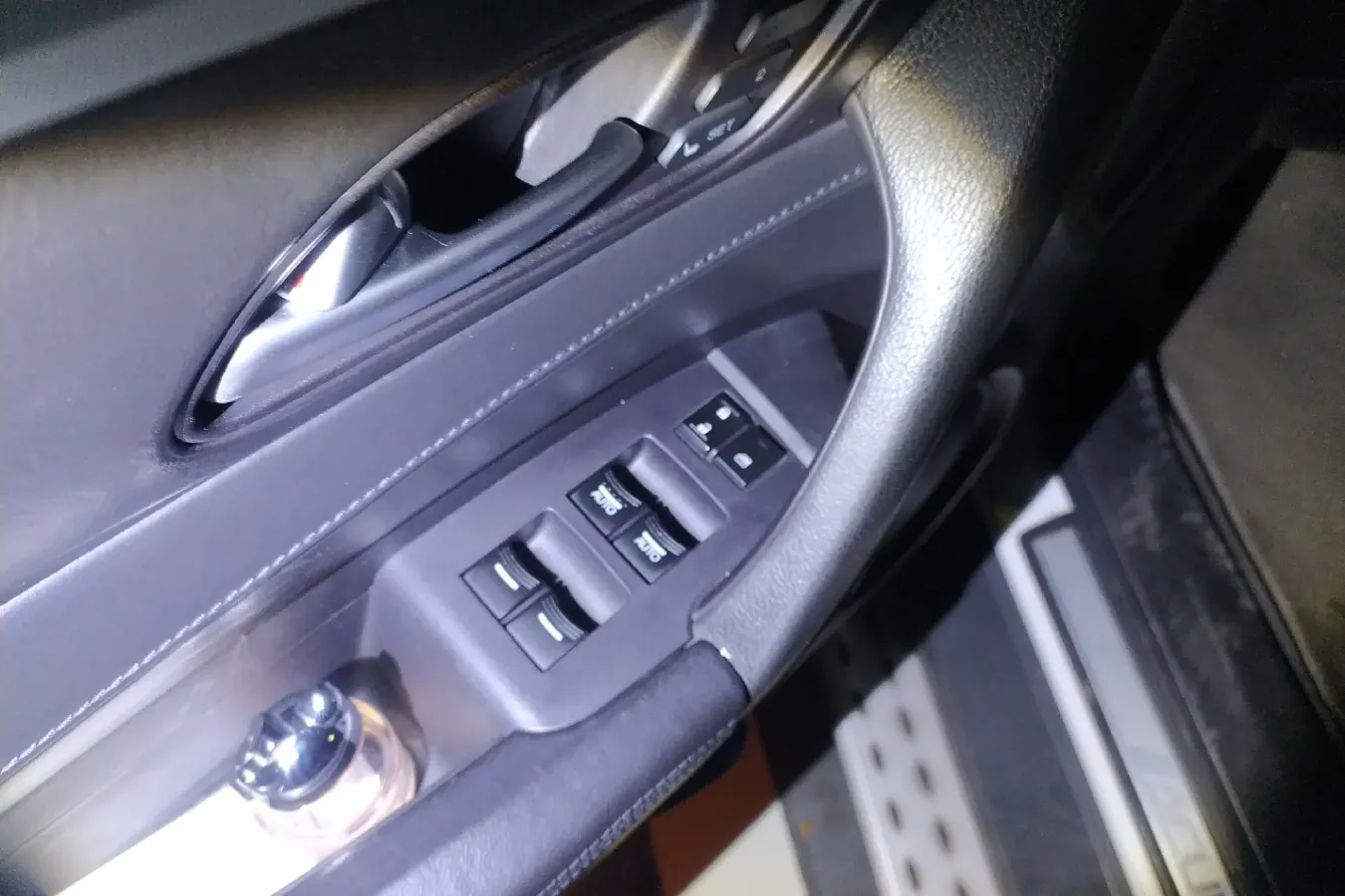 2012 Acura ZDX 3.7L 309HP V6 6AT,autocango,china used car exporter,china ev exporter,chinese used car exporter,chinese used ev exporter