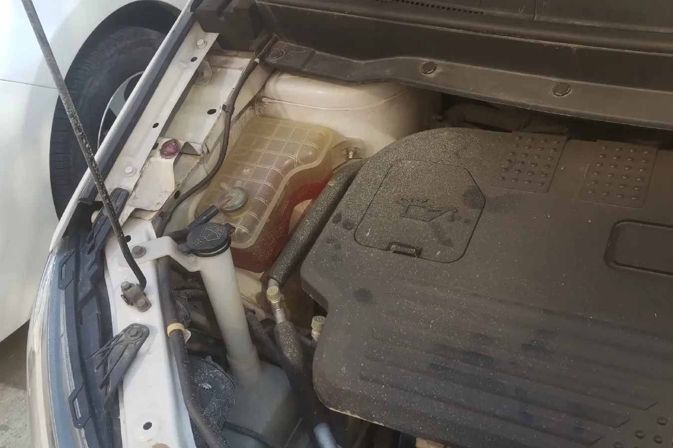 2016 DongFeng Forthing S500 1.5L 120HP L4 5MT,autocango,china used car exporter,china ev exporter,chinese used car exporter,chinese used ev exporter