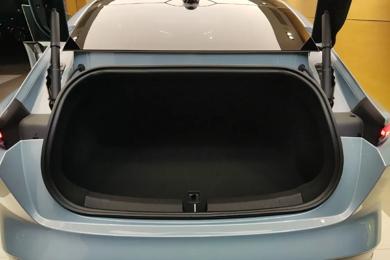 2022 NIO ET5 BEV 75KWH,autocango,china used car exporter,china ev exporter,chinese used car exporter,chinese used ev exporter