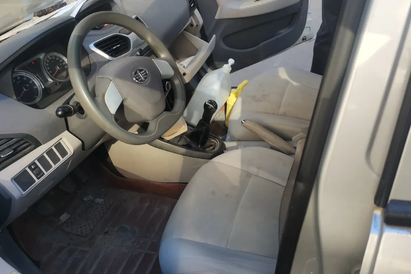 2014 FAW XiaLi N5 1.0L 69HP L3 5MT,autocango,china used car exporter,china ev exporter,chinese used car exporter,chinese used ev exporter