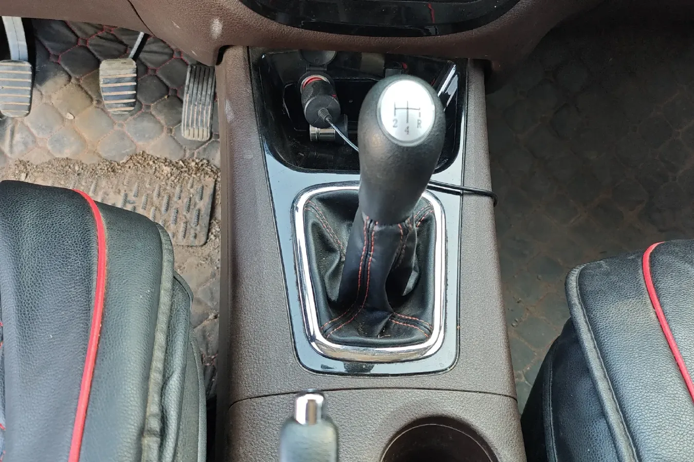 2017 DongFeng Forthing Joyear X3 1.5L 120HP L4 5MT,autocango,china used car exporter,china ev exporter,chinese used car exporter,chinese used ev exporter