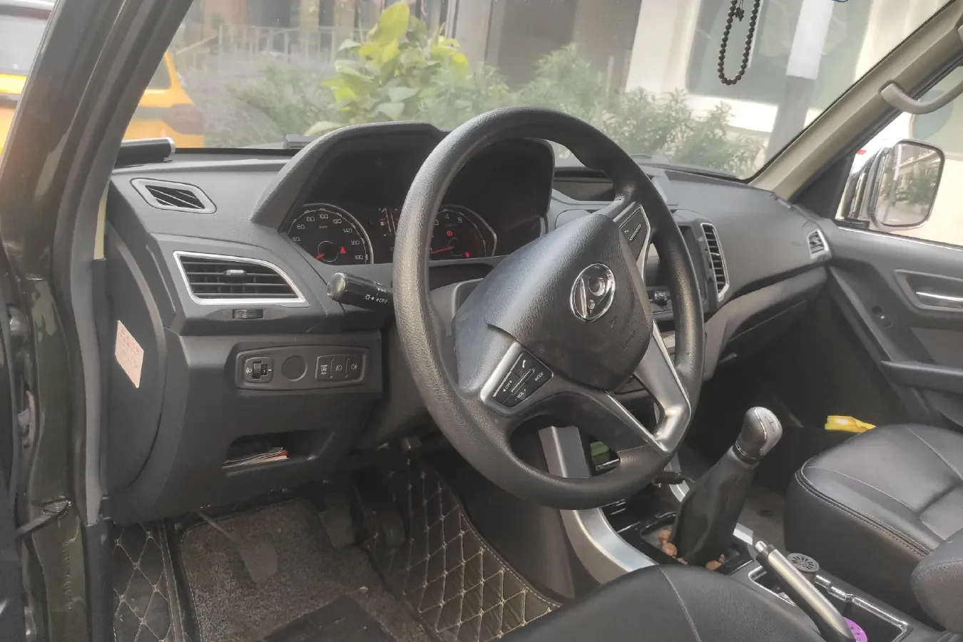 2015 Leopaard Q6 2.4L 147HP L4 5MT,autocango,china used car exporter,china ev exporter,chinese used car exporter,chinese used ev exporter