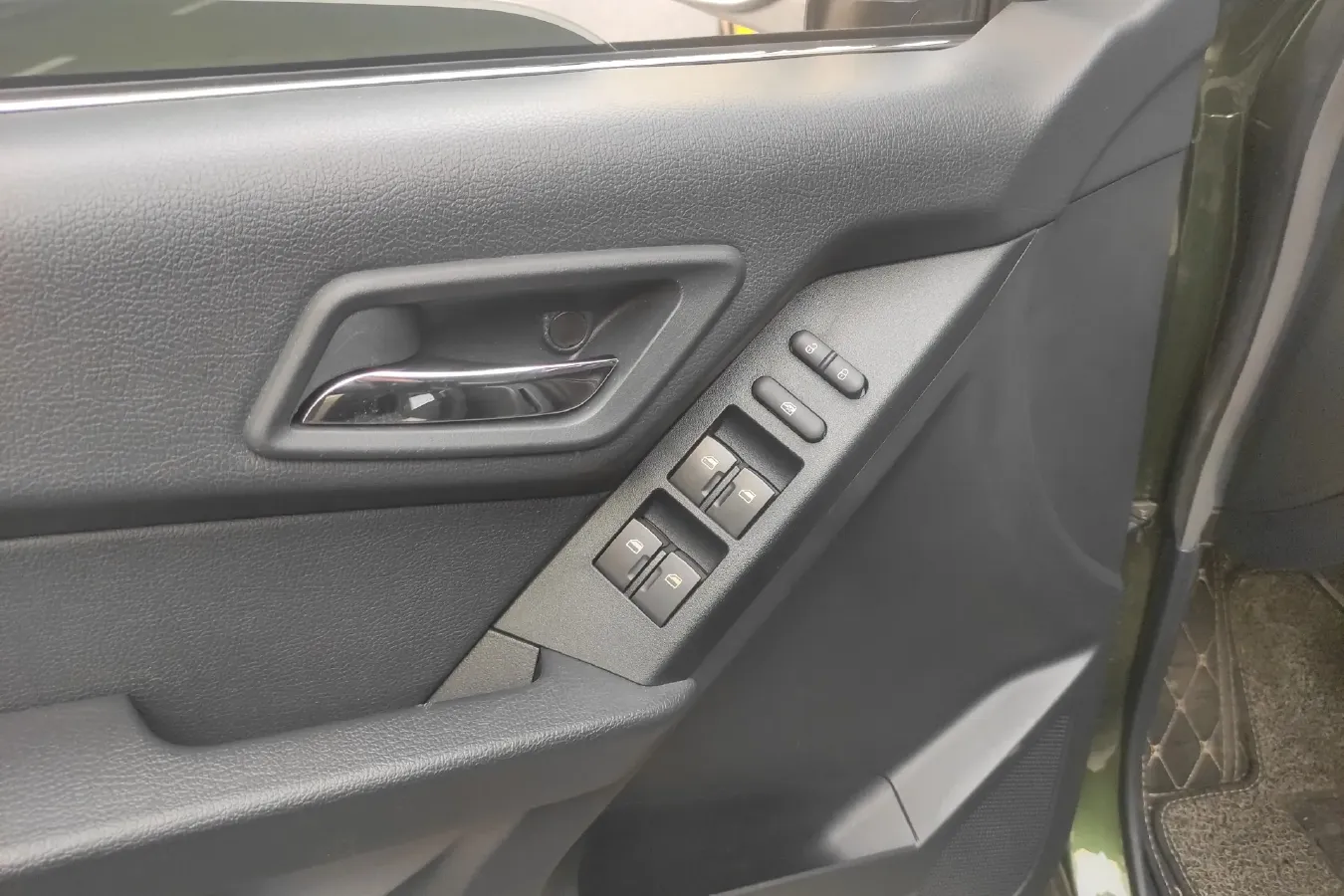 2015 Leopaard Q6 2.4L 147HP L4 5MT,autocango,china used car exporter,china ev exporter,chinese used car exporter,chinese used ev exporter