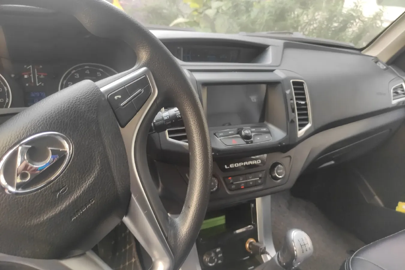 2015 Leopaard Q6 2.4L 147HP L4 5MT,autocango,china used car exporter,china ev exporter,chinese used car exporter,chinese used ev exporter