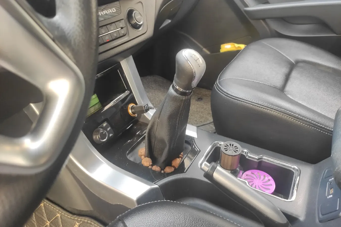 2015 Leopaard Q6 2.4L 147HP L4 5MT,autocango,china used car exporter,china ev exporter,chinese used car exporter,chinese used ev exporter