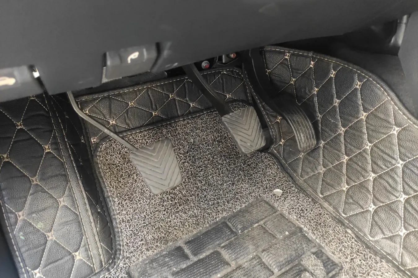 2015 Leopaard Q6 2.4L 147HP L4 5MT,autocango,china used car exporter,china ev exporter,chinese used car exporter,chinese used ev exporter