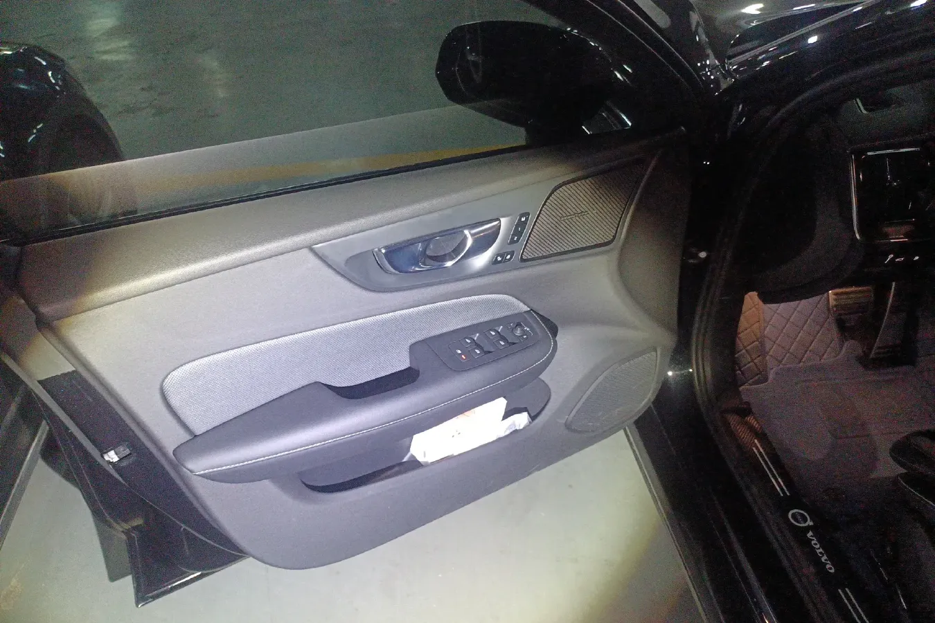 2021 Volvo S60 2.0T 303HP L4 8AT PHEV 11.6KWH,autocango,china used car exporter,china ev exporter,chinese used car exporter,chinese used ev exporter