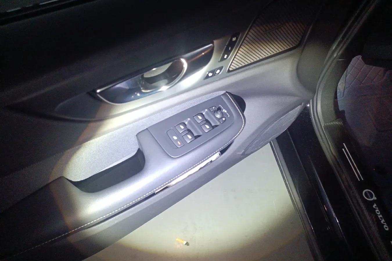 2021 Volvo S60 2.0T 303HP L4 8AT PHEV 11.6KWH,autocango,china used car exporter,china ev exporter,chinese used car exporter,chinese used ev exporter