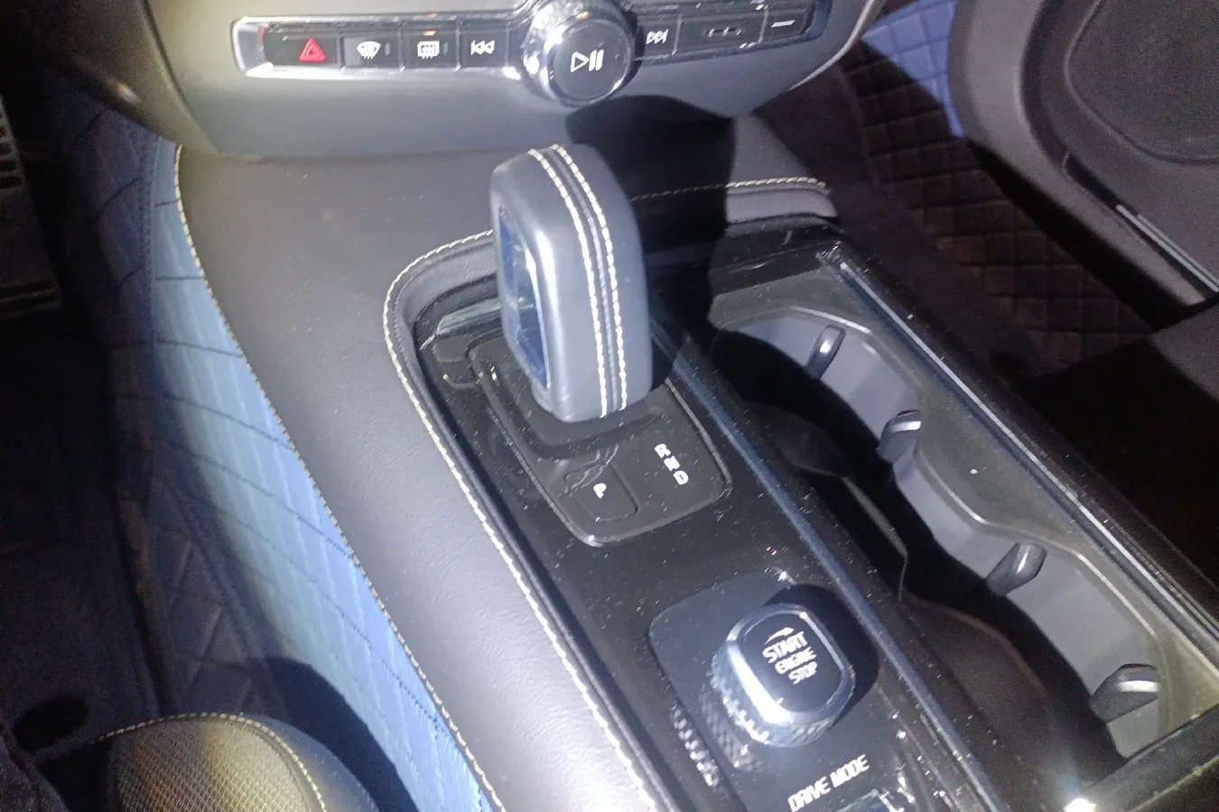 2021 Volvo S60 2.0T 303HP L4 8AT PHEV 11.6KWH,autocango,china used car exporter,china ev exporter,chinese used car exporter,chinese used ev exporter