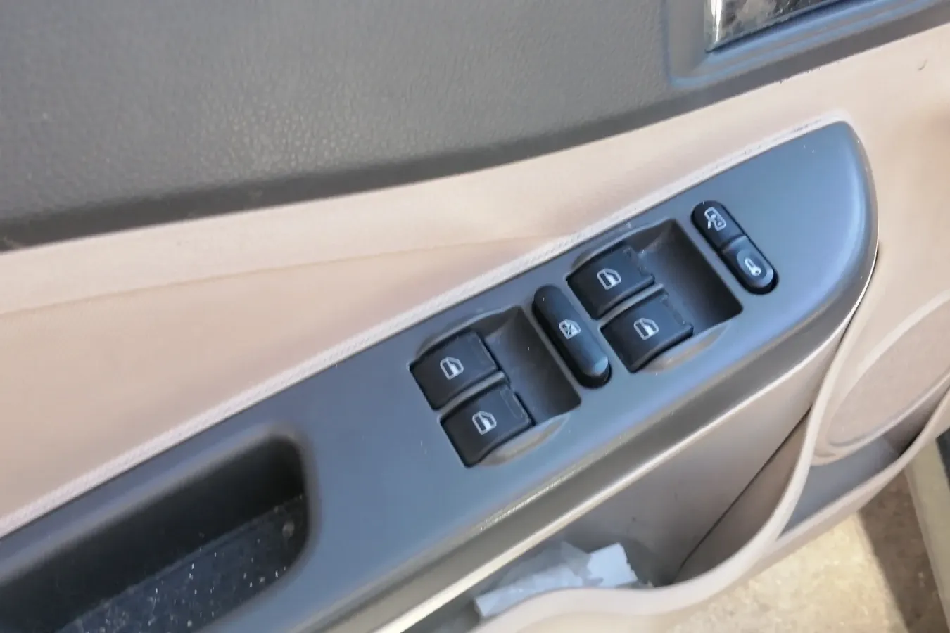 2011 Chery E5 1.5L 109HP L4 5MT,autocango,china used car exporter,china ev exporter,chinese used car exporter,chinese used ev exporter