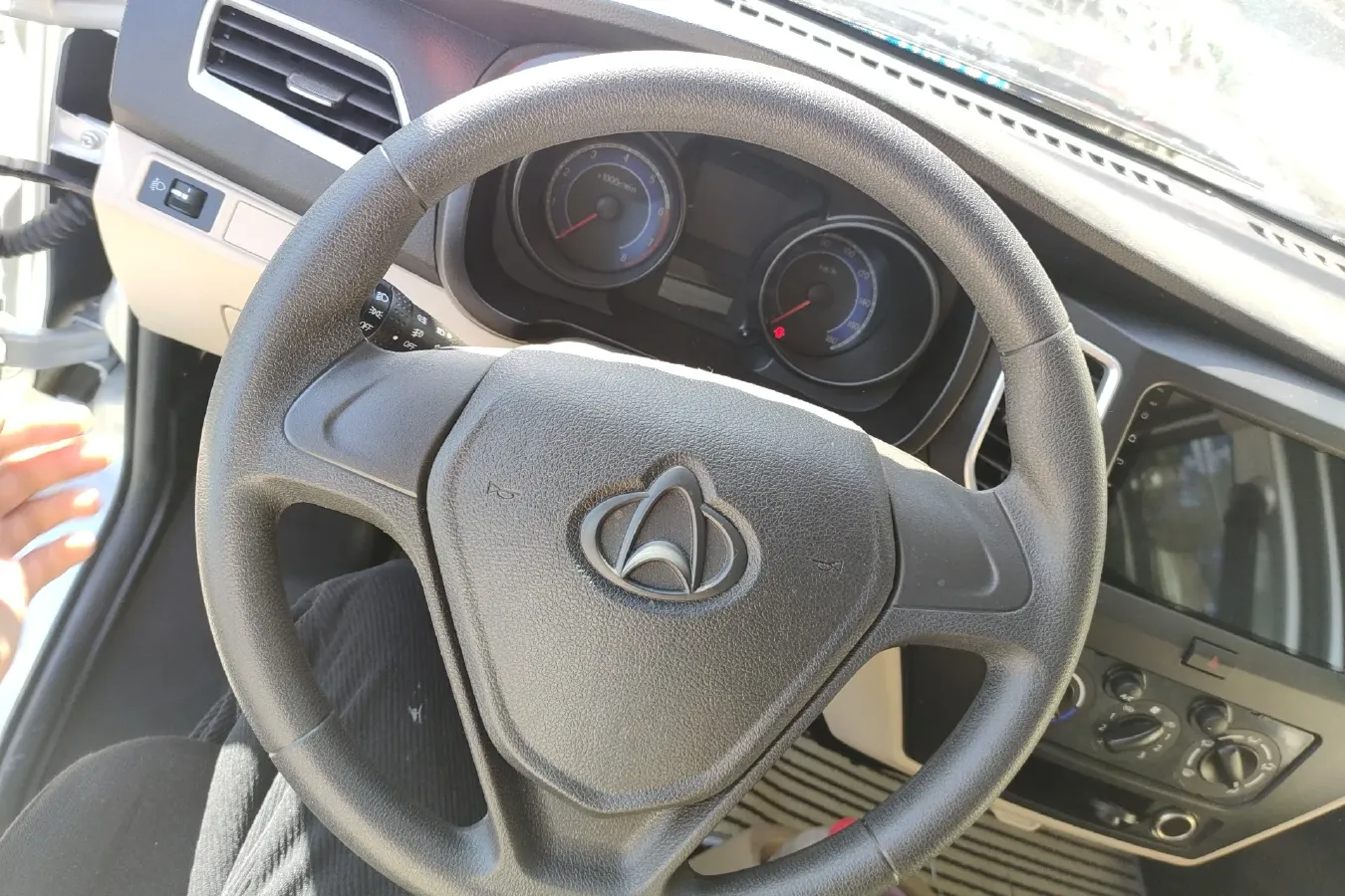 2021 ChangAn KuaYue New Leopard T3 1.6L 122HP L4 5MT,autocango,china used car exporter,china ev exporter,chinese used car exporter,chinese used ev exporter