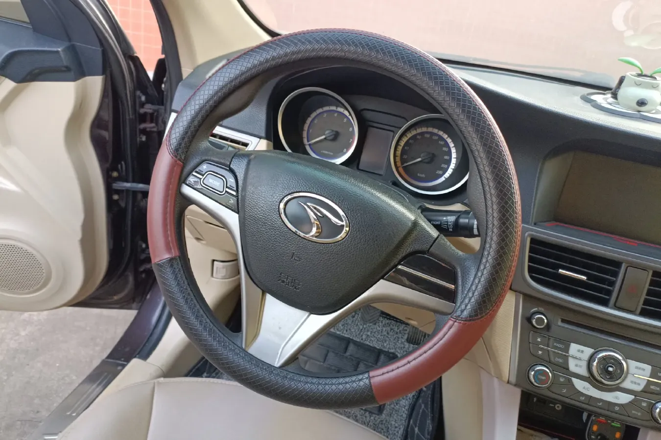 2013 Soueast V5 1.5L 120HP L4 5MT,autocango,china used car exporter,china ev exporter,chinese used car exporter,chinese used ev exporter