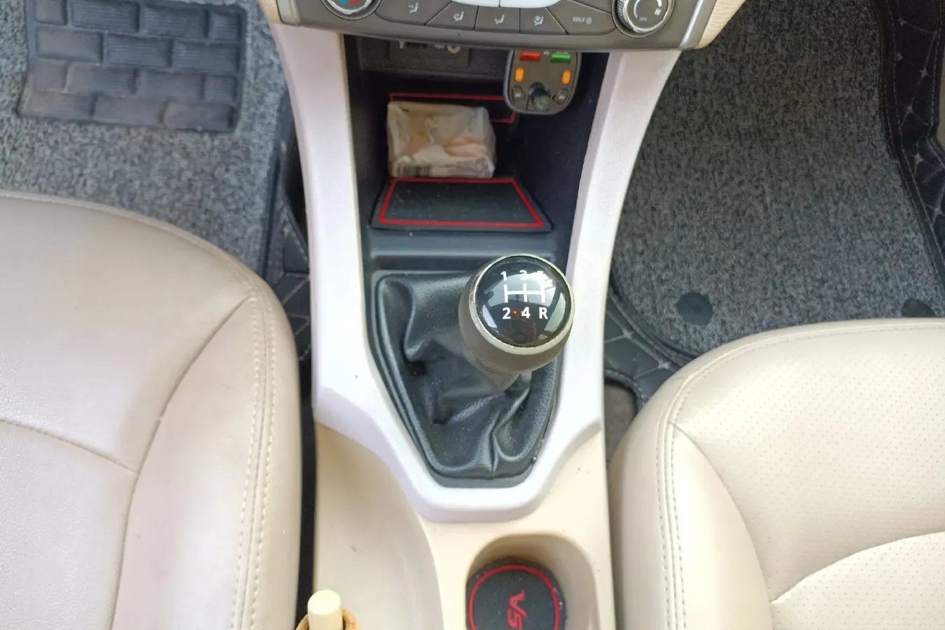 2013 Soueast V5 1.5L 120HP L4 5MT,autocango,china used car exporter,china ev exporter,chinese used car exporter,chinese used ev exporter