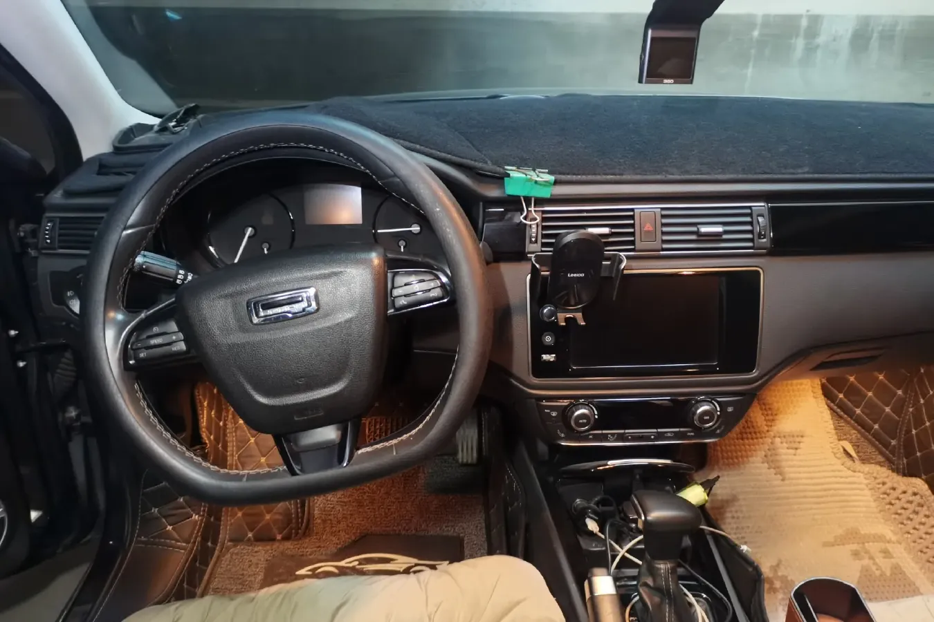 2016 Qoros 3 1.6T 156HP L4 6DCT,autocango,china used car exporter,china ev exporter,chinese used car exporter,chinese used ev exporter