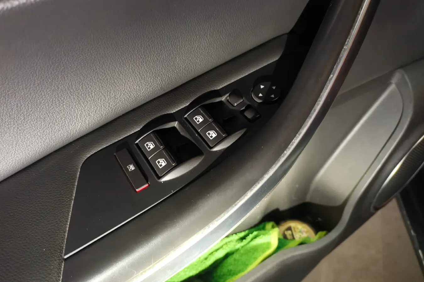 2016 Qoros 3 1.6T 156HP L4 6DCT,autocango,china used car exporter,china ev exporter,chinese used car exporter,chinese used ev exporter