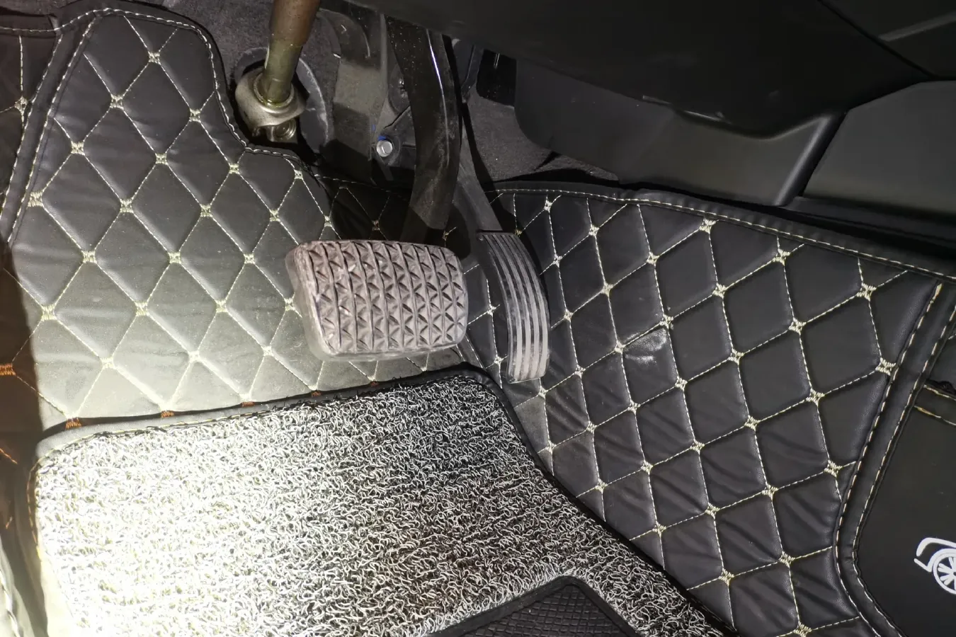 2016 Qoros 3 1.6T 156HP L4 6DCT,autocango,china used car exporter,china ev exporter,chinese used car exporter,chinese used ev exporter