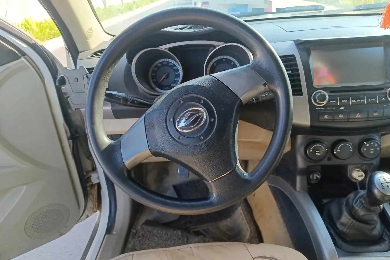 2012 Landwind X8 2.0T 122HP L4 5MT,autocango,china used car exporter,china ev exporter,chinese used car exporter,chinese used ev exporter