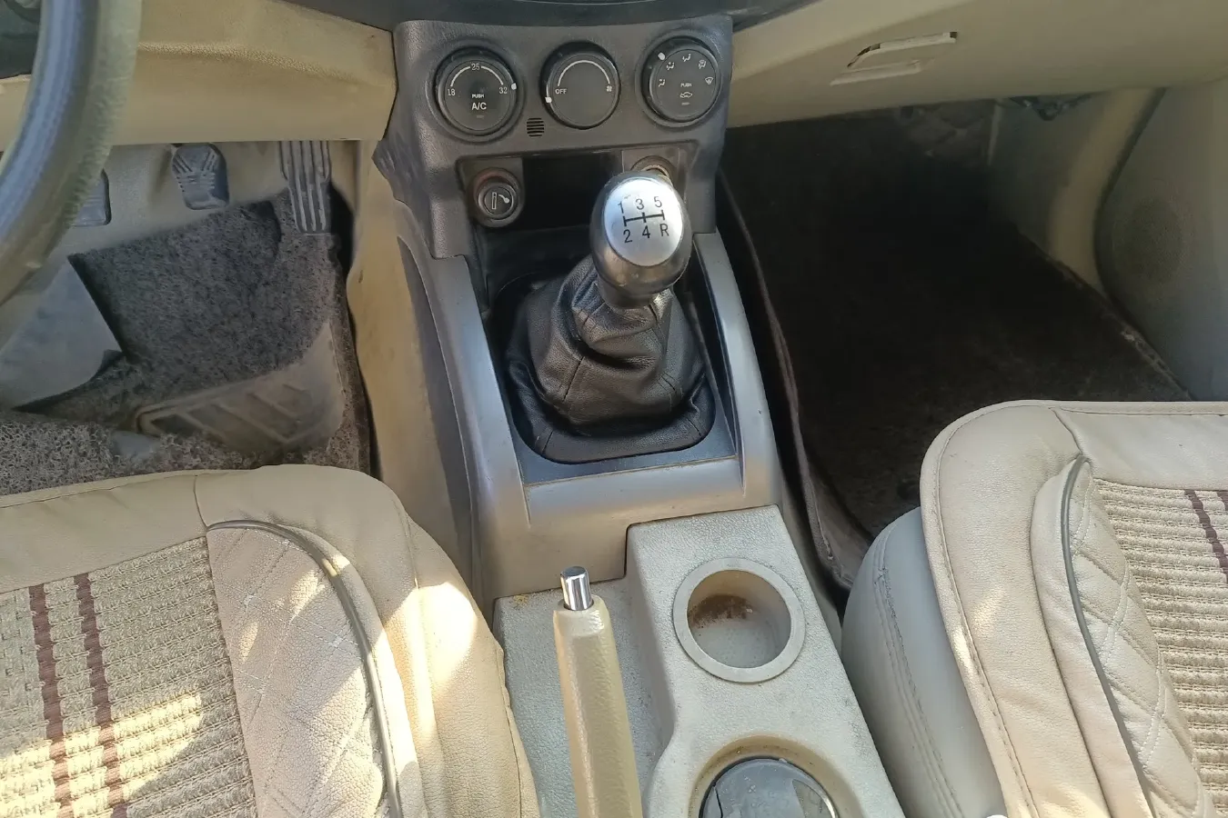 2012 Landwind X8 2.0T 122HP L4 5MT,autocango,china used car exporter,china ev exporter,chinese used car exporter,chinese used ev exporter