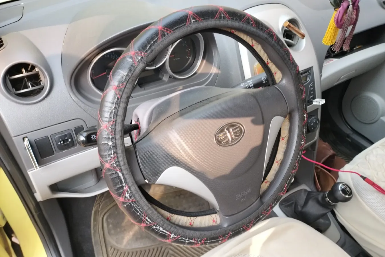 2010 FAW Vita V2 1.3L 91HP L4 5MT,autocango,china used car exporter,china ev exporter,chinese used car exporter,chinese used ev exporter