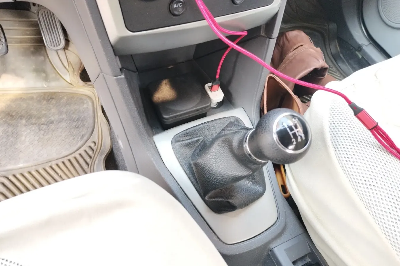 2010 FAW Vita V2 1.3L 91HP L4 5MT,autocango,china used car exporter,china ev exporter,chinese used car exporter,chinese used ev exporter