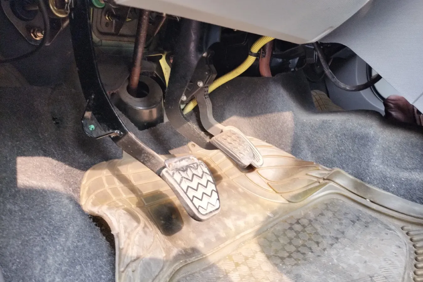 2010 FAW Vita V2 1.3L 91HP L4 5MT,autocango,china used car exporter,china ev exporter,chinese used car exporter,chinese used ev exporter