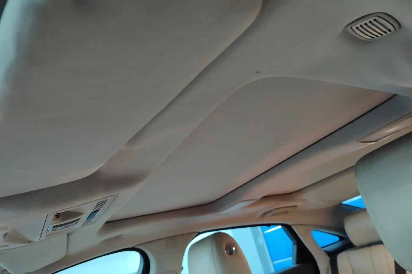 2013 Jaguar XJ 2.0T 240HP L4 8AT,autocango,china used car exporter,china ev exporter,chinese used car exporter,chinese used ev exporter