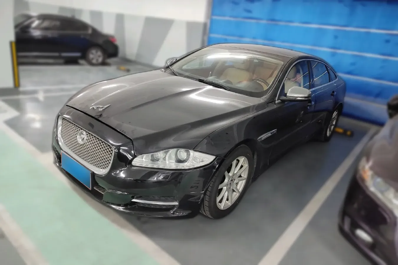 2013 Jaguar XJ 2.0T 240HP L4 8AT,autocango,china used car exporter,china ev exporter,chinese used car exporter,chinese used ev exporter