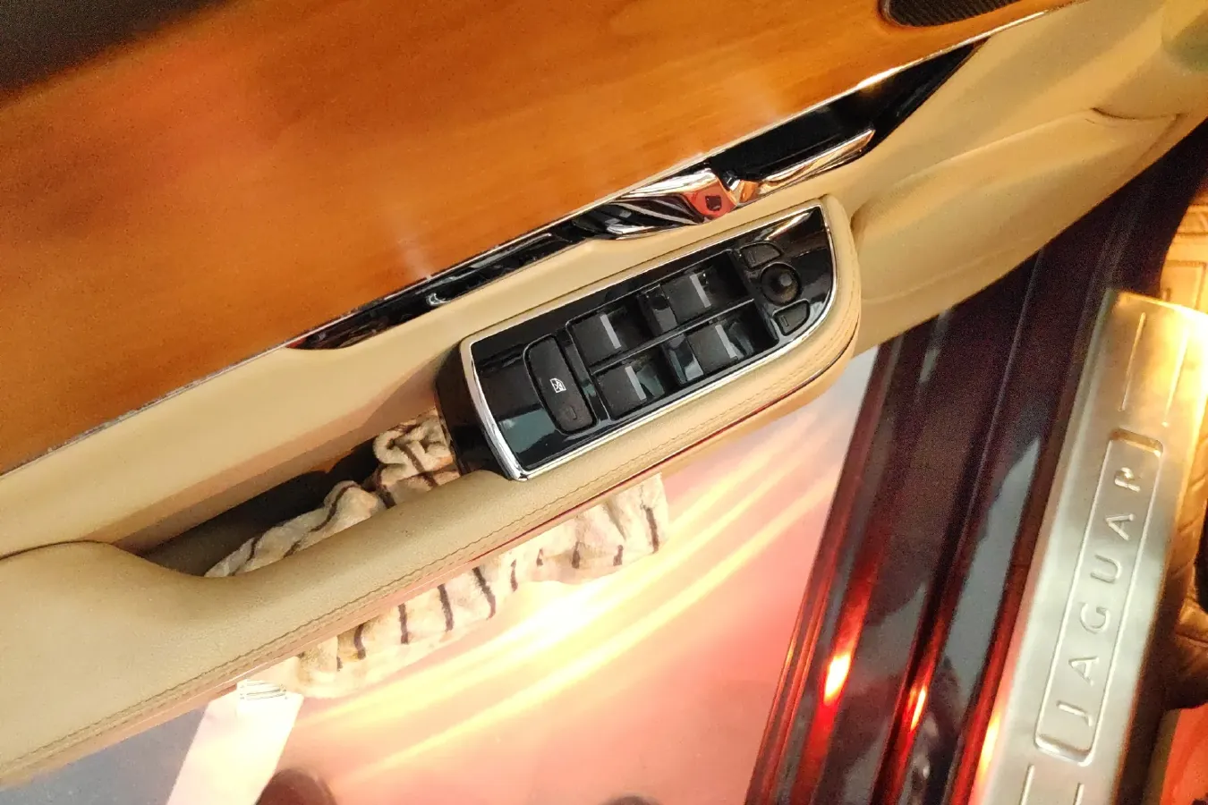 2013 Jaguar XJ 2.0T 240HP L4 8AT,autocango,china used car exporter,china ev exporter,chinese used car exporter,chinese used ev exporter