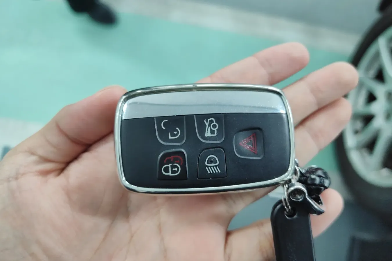 2013 Jaguar XJ 2.0T 240HP L4 8AT,autocango,china used car exporter,china ev exporter,chinese used car exporter,chinese used ev exporter