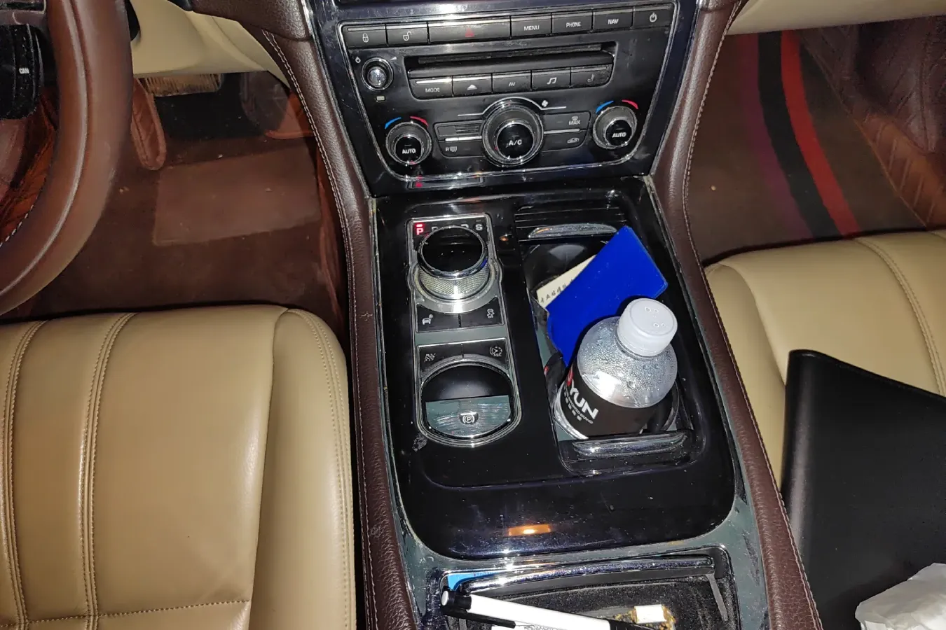 2013 Jaguar XJ 2.0T 240HP L4 8AT,autocango,china used car exporter,china ev exporter,chinese used car exporter,chinese used ev exporter