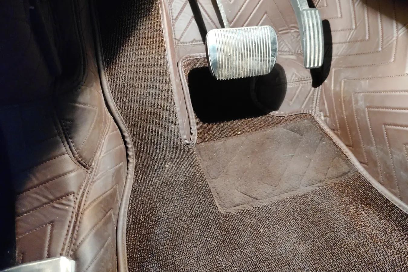 2013 Jaguar XJ 2.0T 240HP L4 8AT,autocango,china used car exporter,china ev exporter,chinese used car exporter,chinese used ev exporter