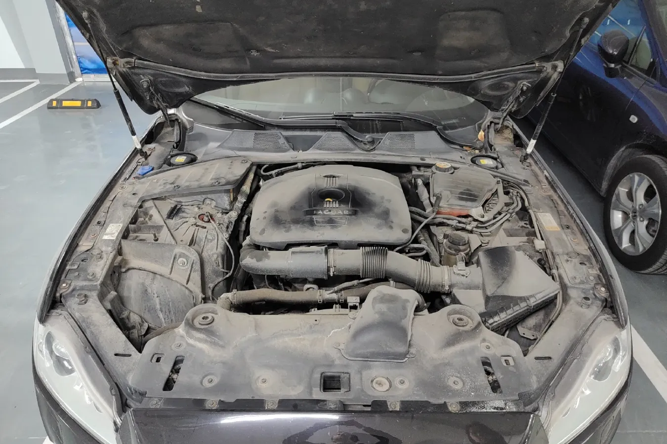 2013 Jaguar XJ 2.0T 240HP L4 8AT,autocango,china used car exporter,china ev exporter,chinese used car exporter,chinese used ev exporter