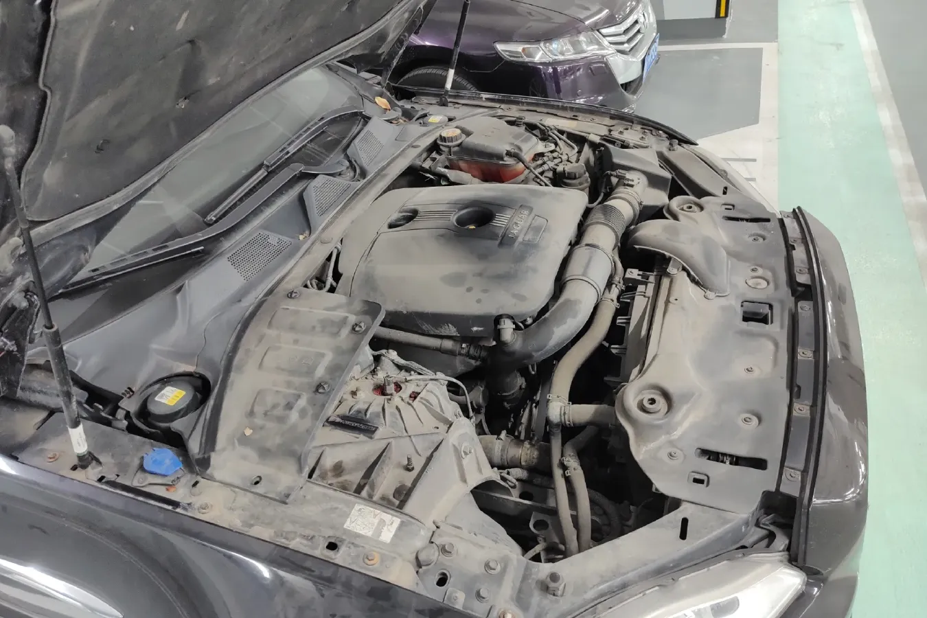 2013 Jaguar XJ 2.0T 240HP L4 8AT,autocango,china used car exporter,china ev exporter,chinese used car exporter,chinese used ev exporter