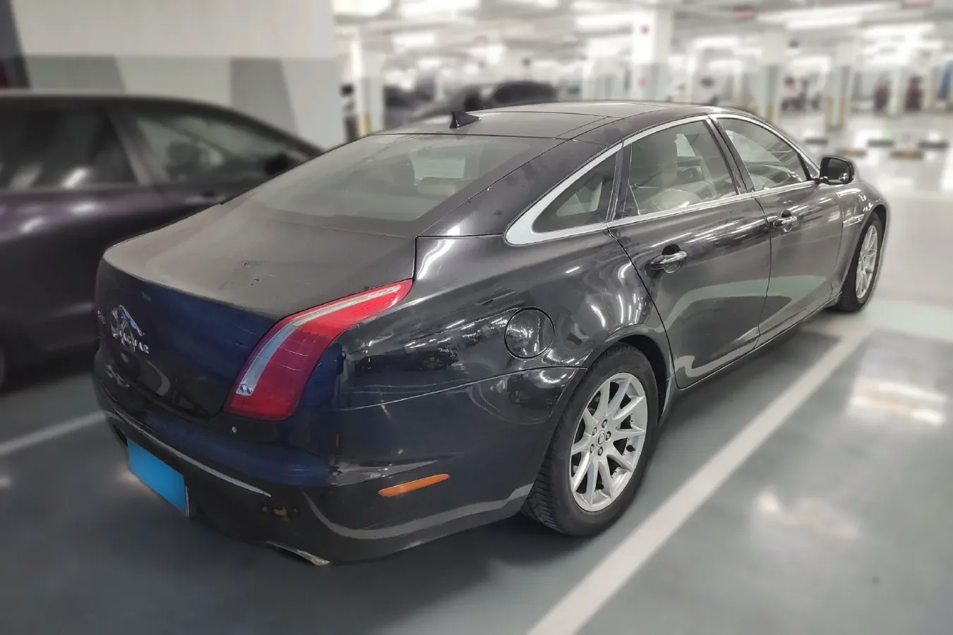 2013 Jaguar XJ 2.0T 240HP L4 8AT,autocango,china used car exporter,china ev exporter,chinese used car exporter,chinese used ev exporter