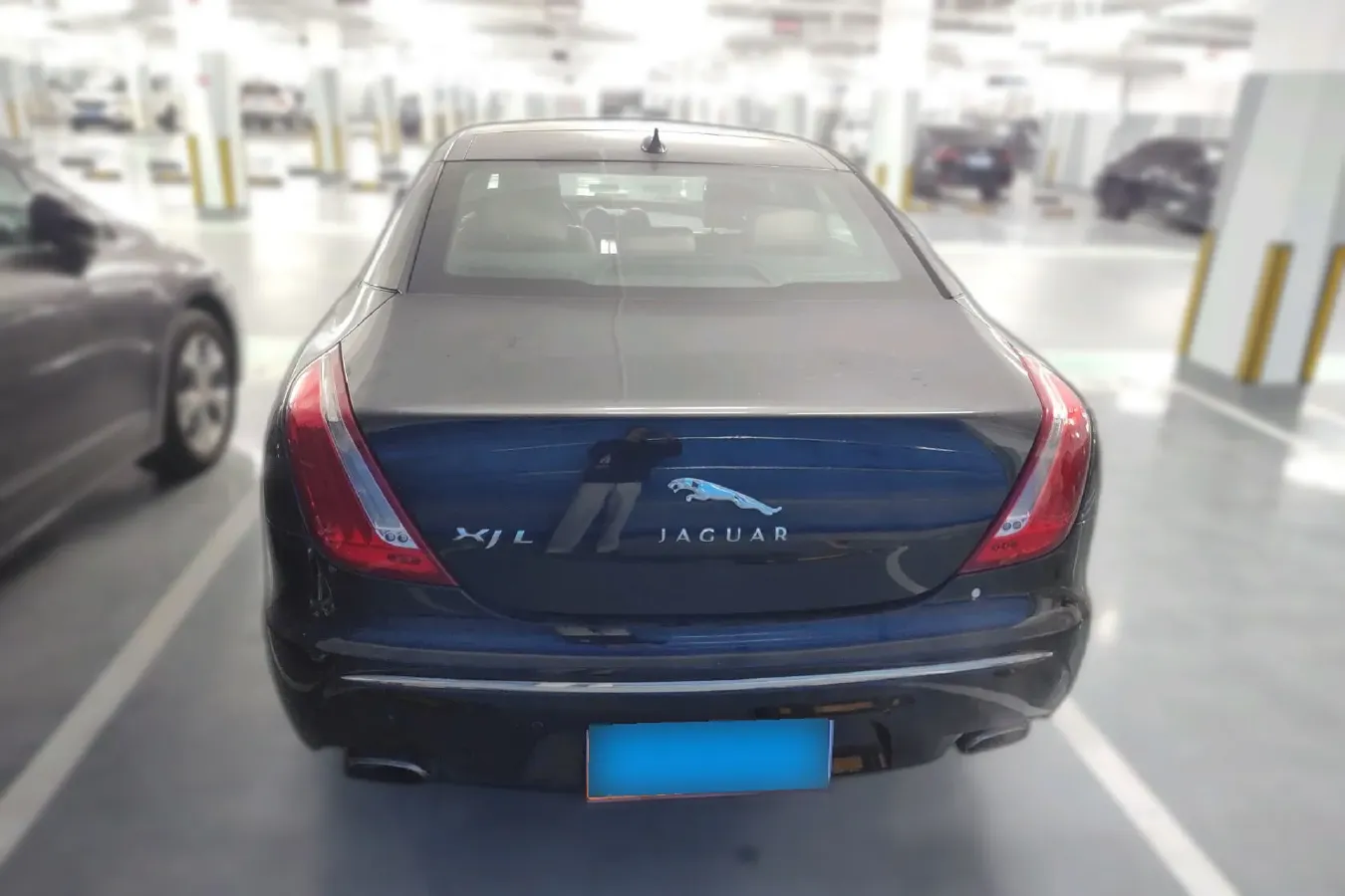 2013 Jaguar XJ 2.0T 240HP L4 8AT,autocango,china used car exporter,china ev exporter,chinese used car exporter,chinese used ev exporter