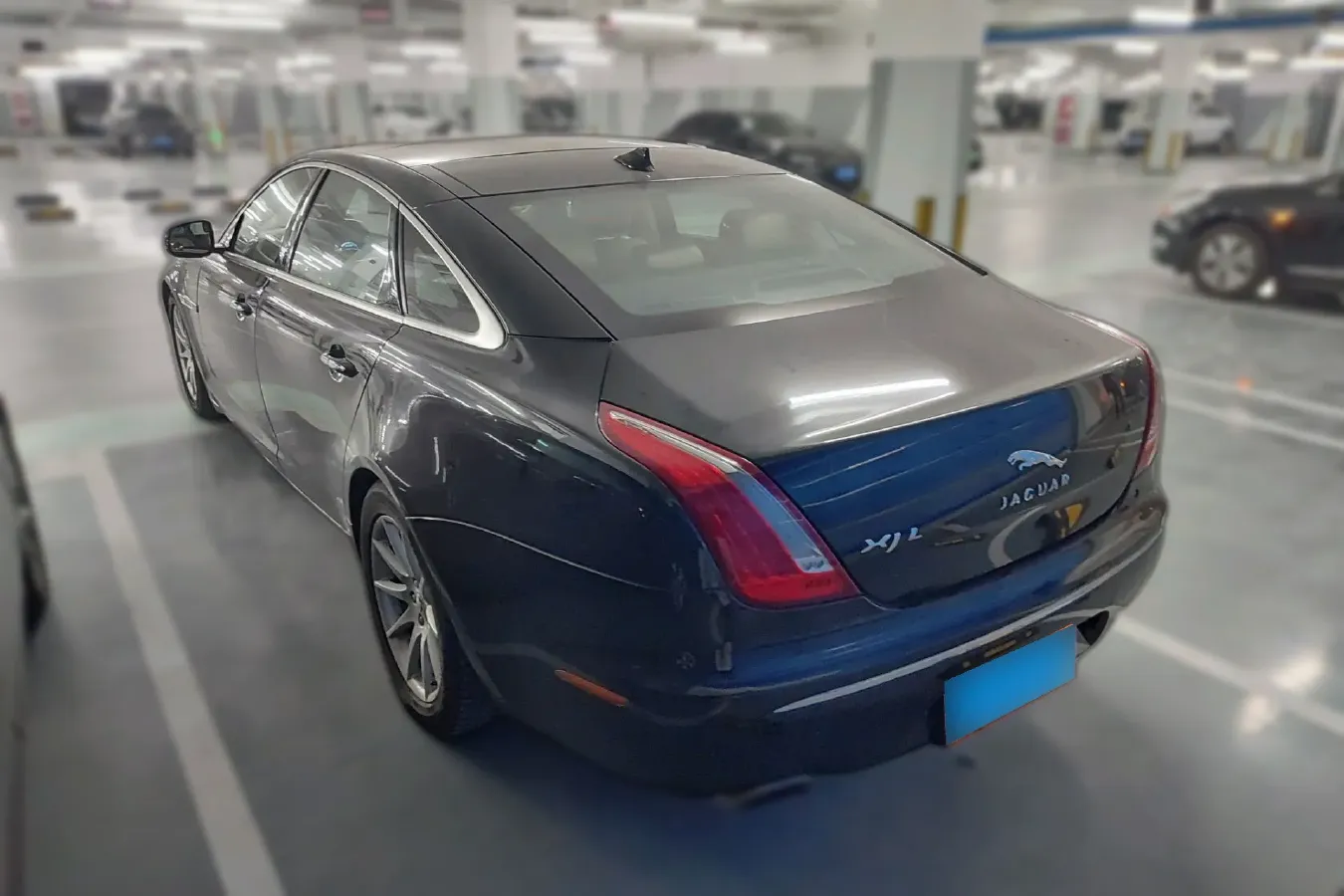 2013 Jaguar XJ 2.0T 240HP L4 8AT,autocango,china used car exporter,china ev exporter,chinese used car exporter,chinese used ev exporter