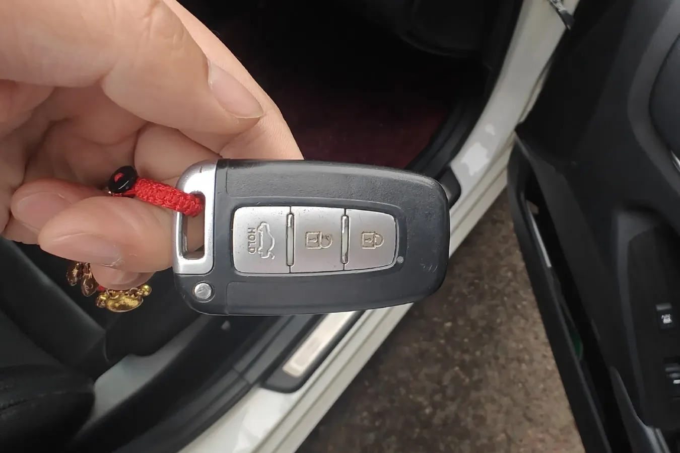 2012 Kia Cadenza 2.4L 180HP L4 6AT,autocango,china used car exporter,china ev exporter,chinese used car exporter,chinese used ev exporter