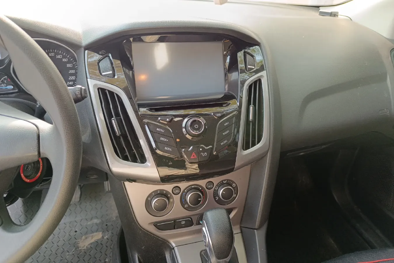 2012 Ford Focus 1.6L 125HP L4 6DCT,autocango,china used car exporter,china ev exporter,chinese used car exporter,chinese used ev exporter