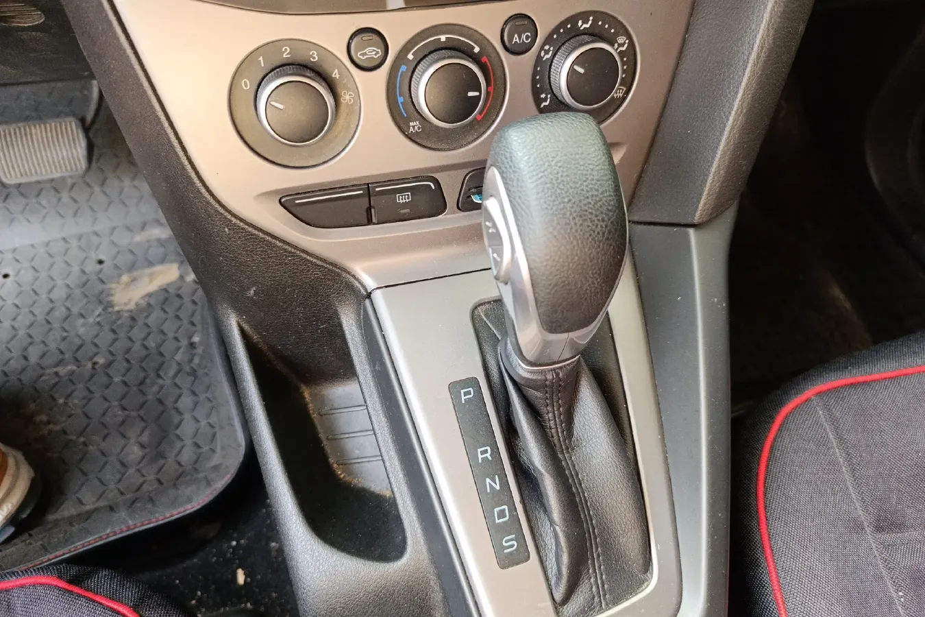 2012 Ford Focus 1.6L 125HP L4 6DCT,autocango,china used car exporter,china ev exporter,chinese used car exporter,chinese used ev exporter