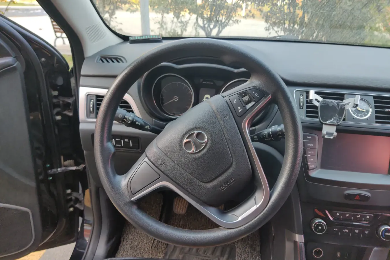 2016 BeiJing Auto Senova X55 1.5L 116HP L4 5MT,autocango,china used car exporter,china ev exporter,chinese used car exporter,chinese used ev exporter